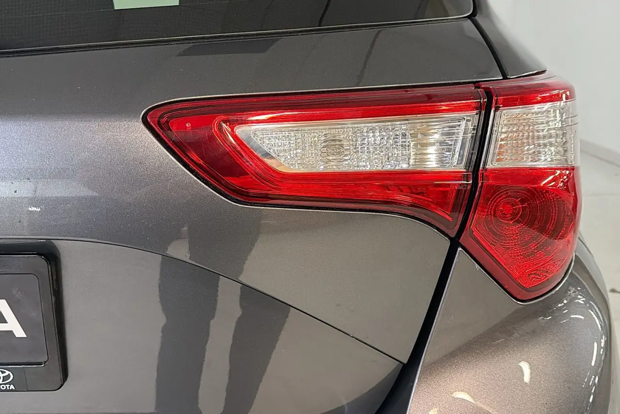 2018 Toyota Yaris Gallery Image 9