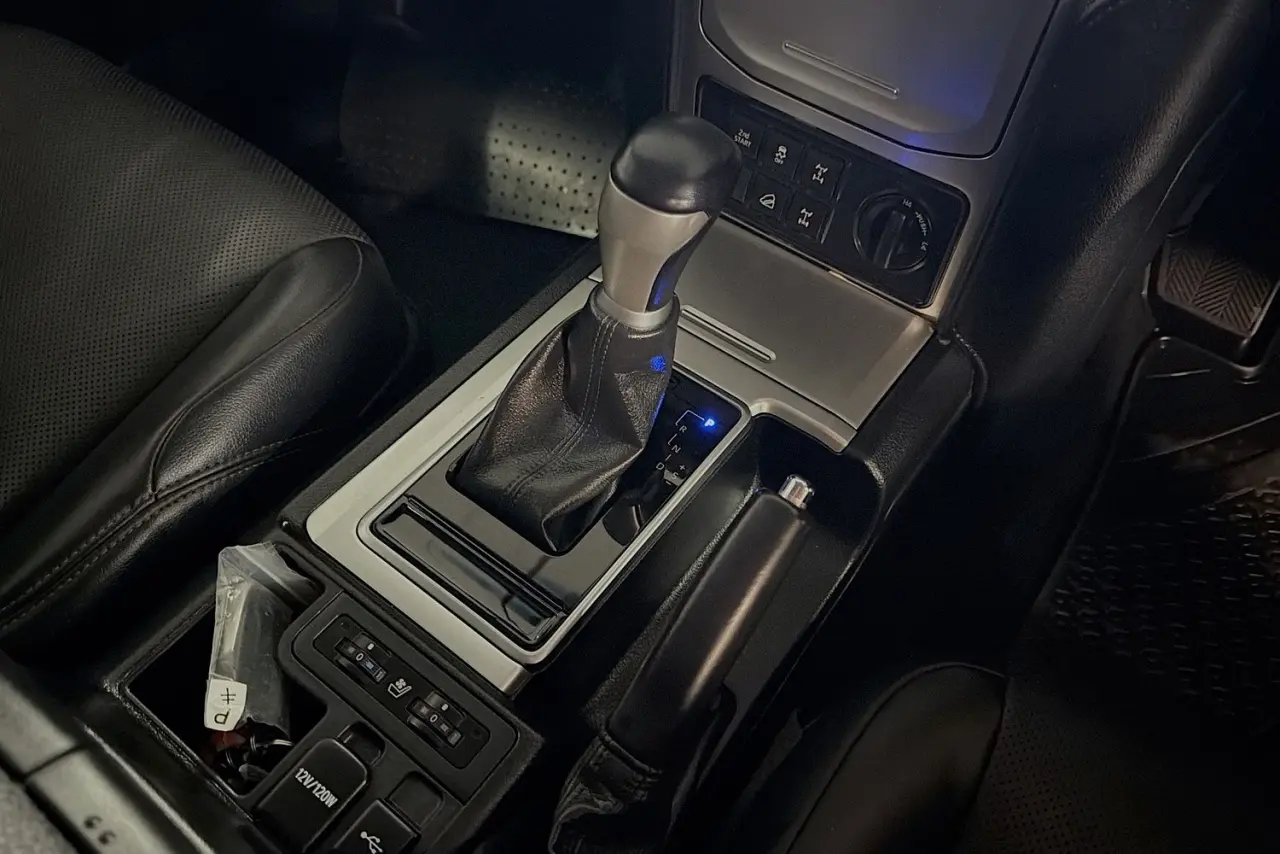 2020 Toyota Landcruiser Prado Gallery Image 17
