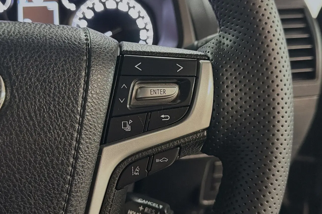 2020 Toyota Landcruiser Prado Gallery Image 19