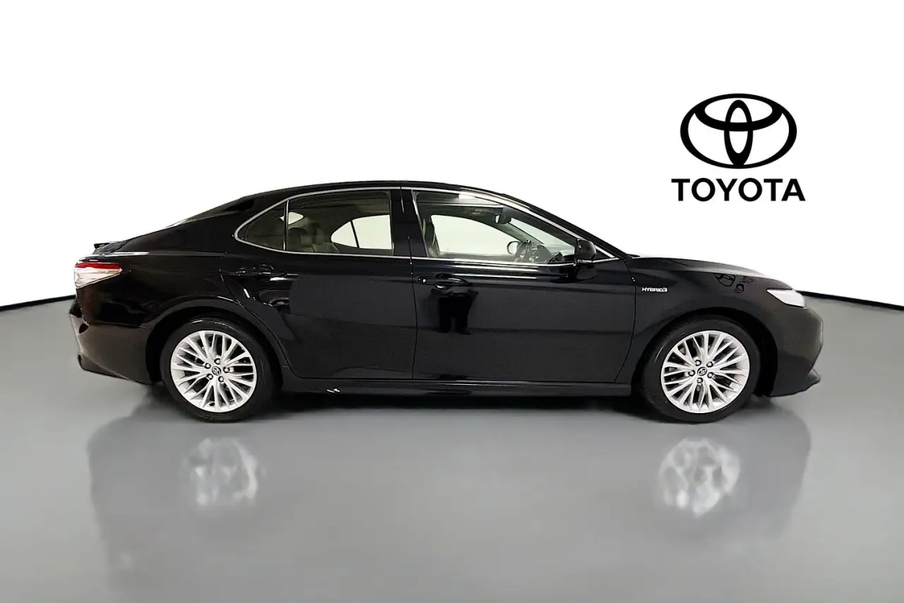 2020 Toyota Camry Gallery Image 11