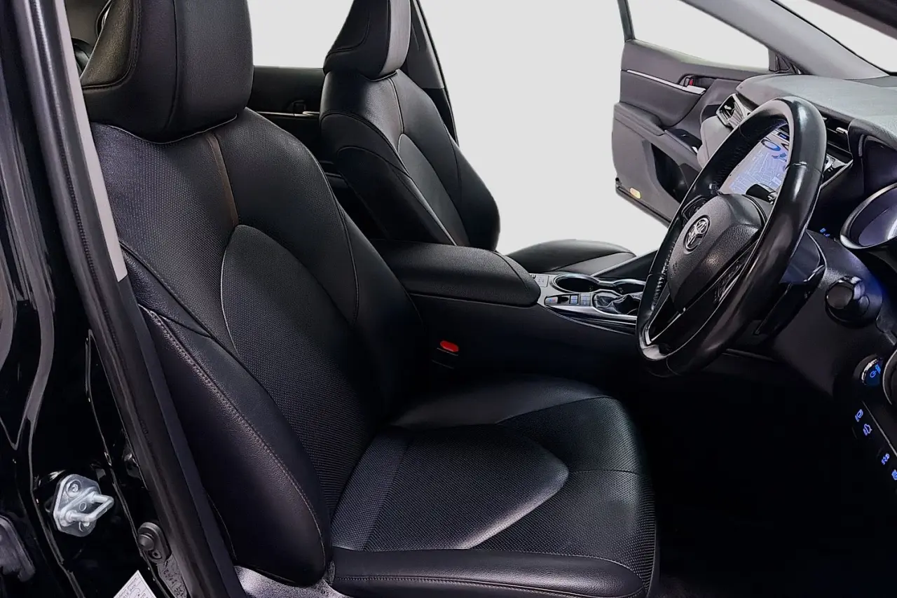 2020 Toyota Camry Gallery Image 13