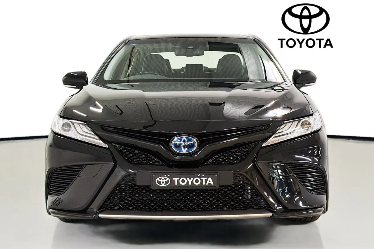 2020 Toyota Camry Gallery Image 2