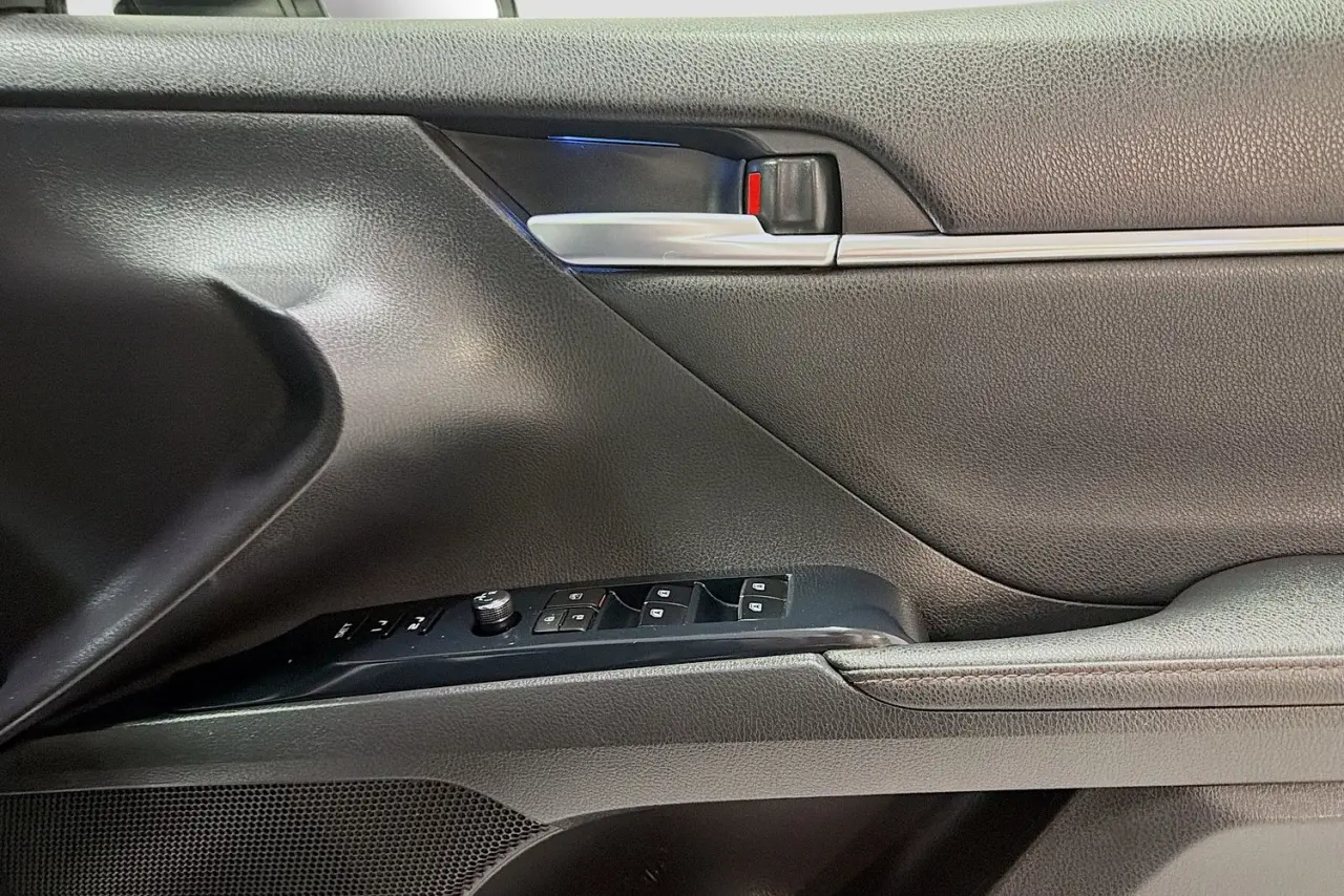 2020 Toyota Camry Gallery Image 24