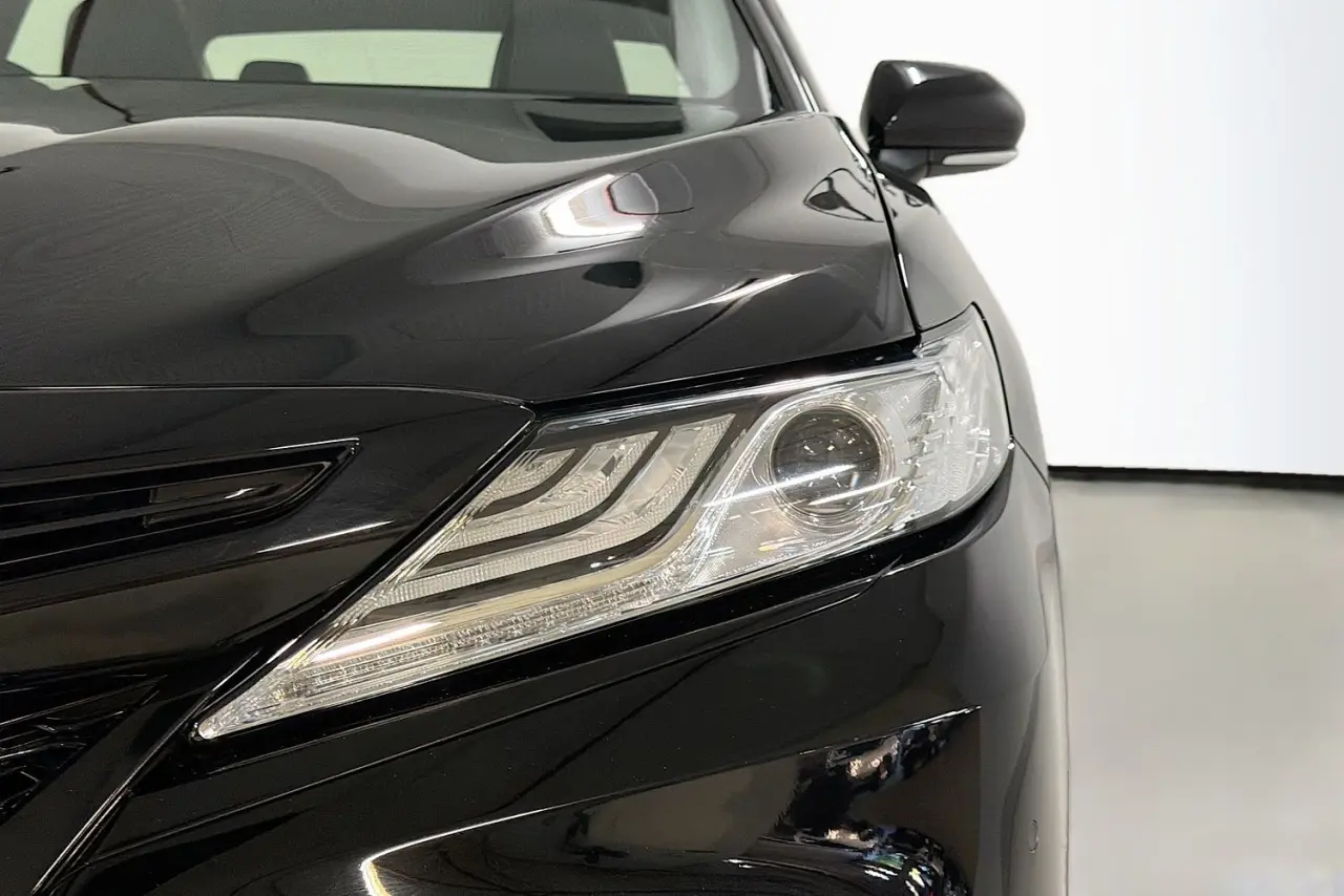 2020 Toyota Camry Gallery Image 3