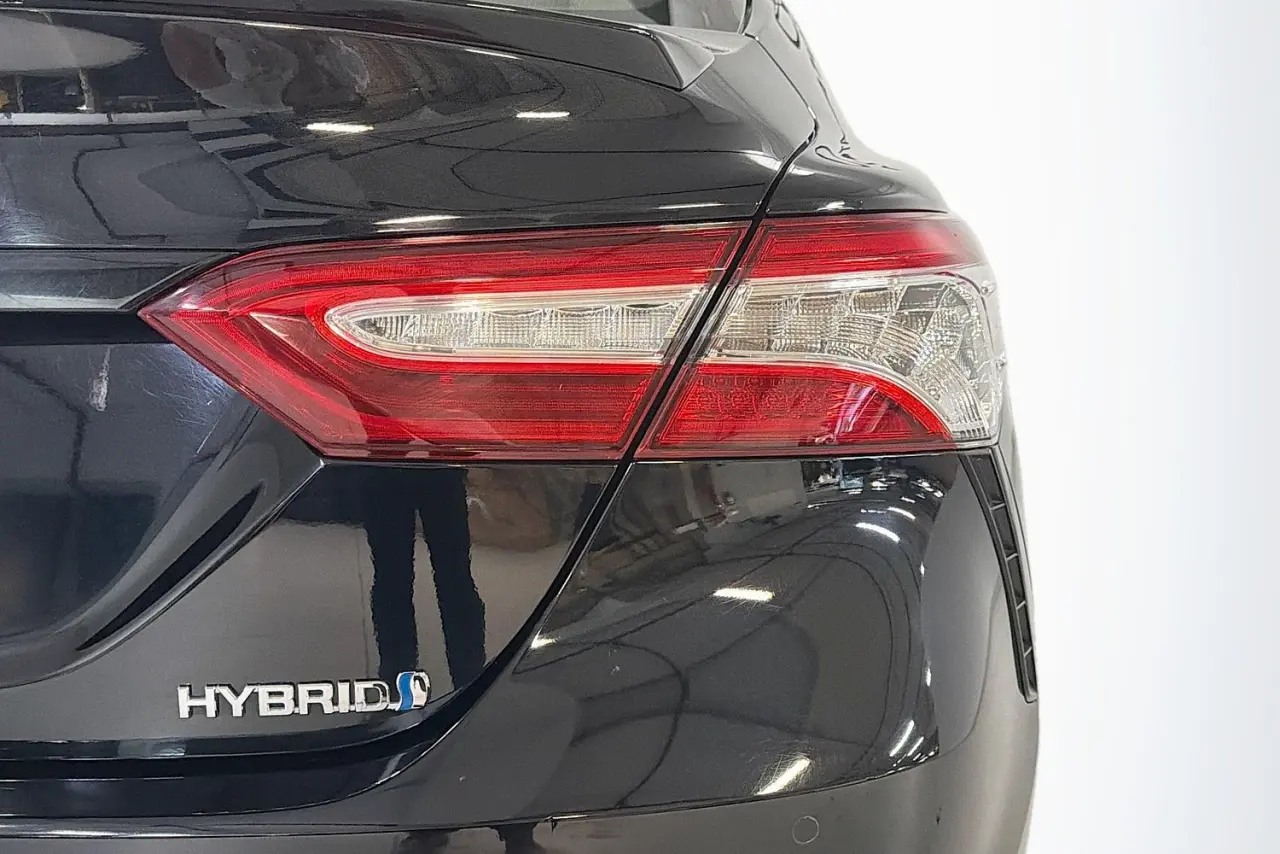 2020 Toyota Camry Gallery Image 9