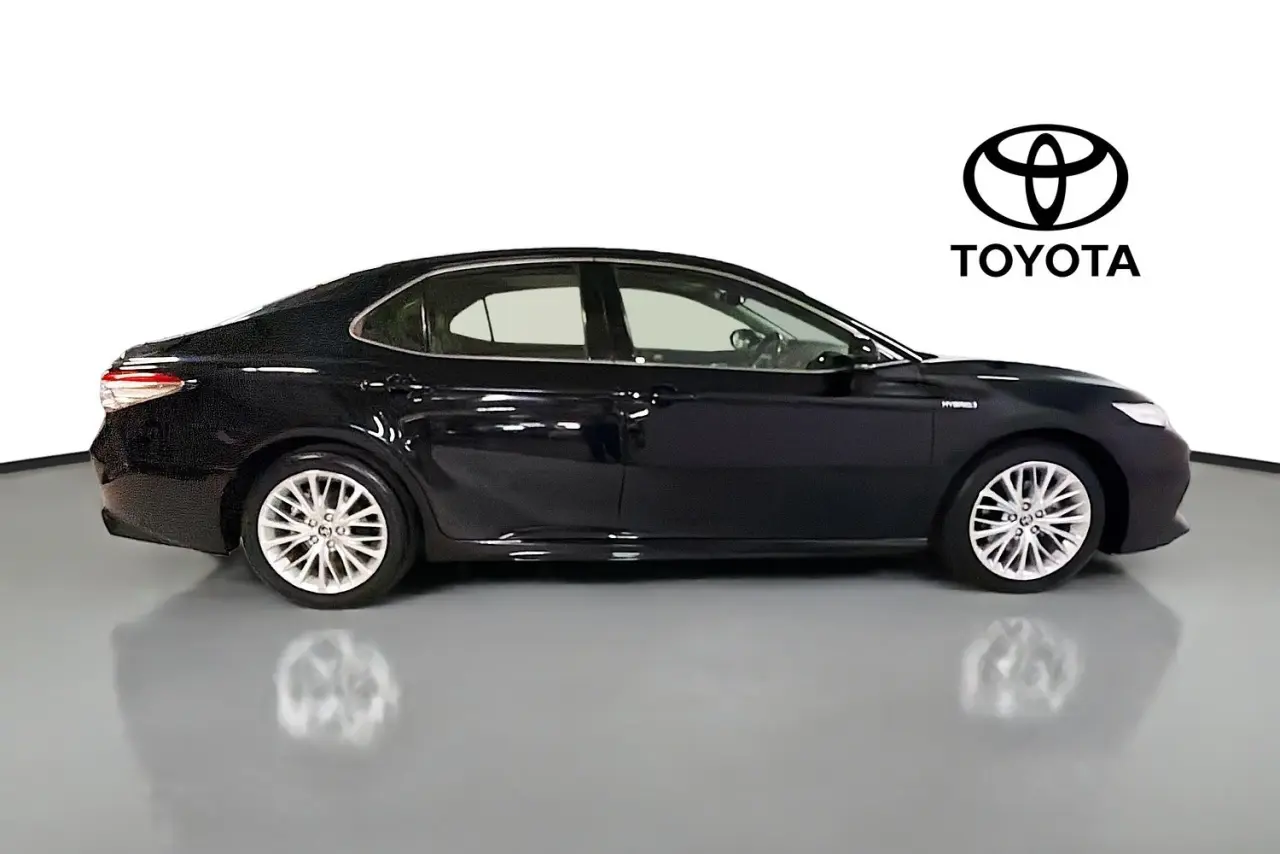 2020 Toyota Camry Gallery Image 11