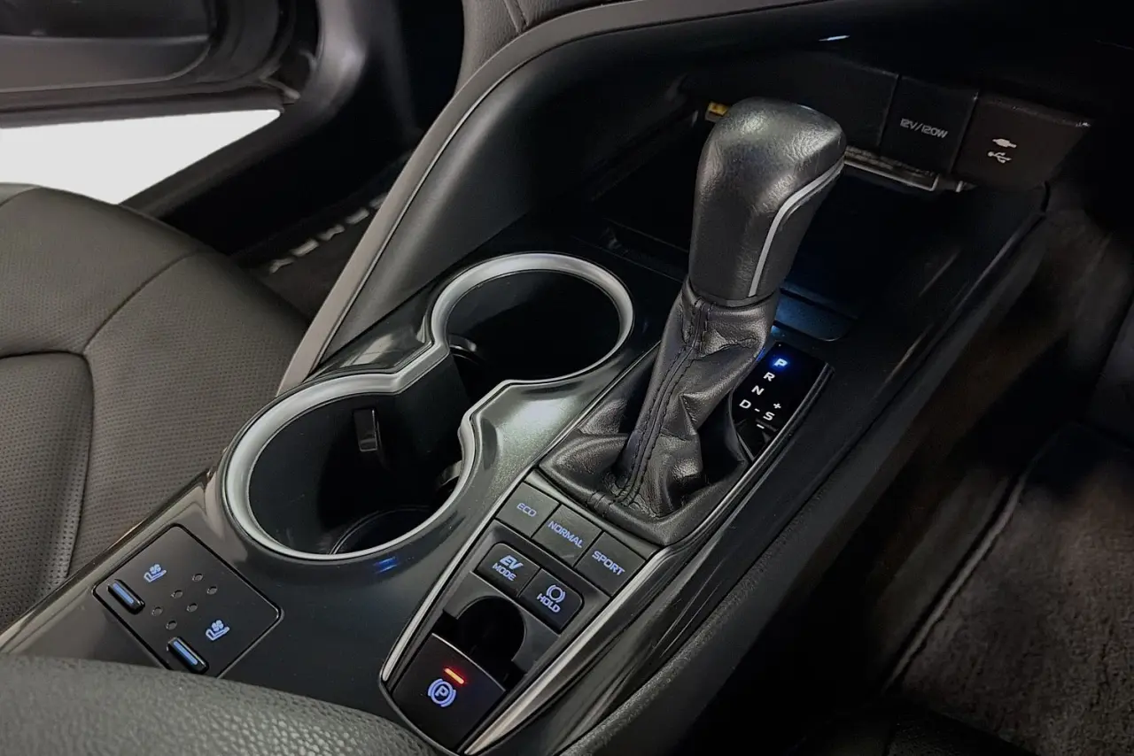 2020 Toyota Camry Gallery Image 18
