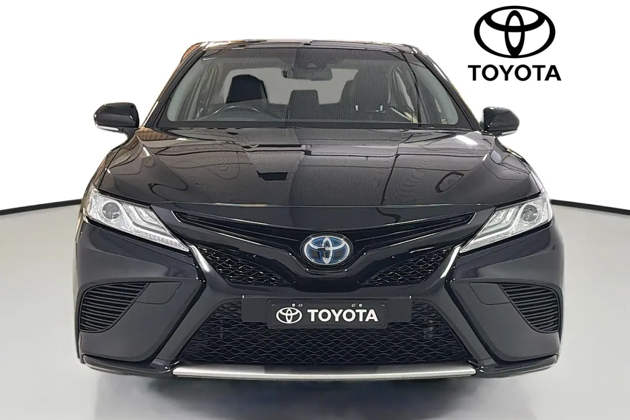 2020 Toyota Camry Gallery Image 2