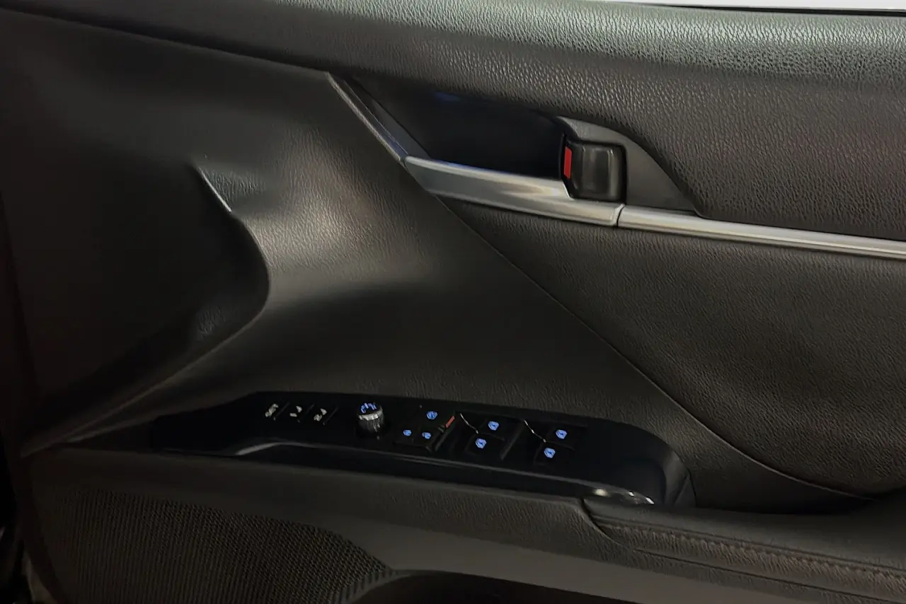 2020 Toyota Camry Gallery Image 24