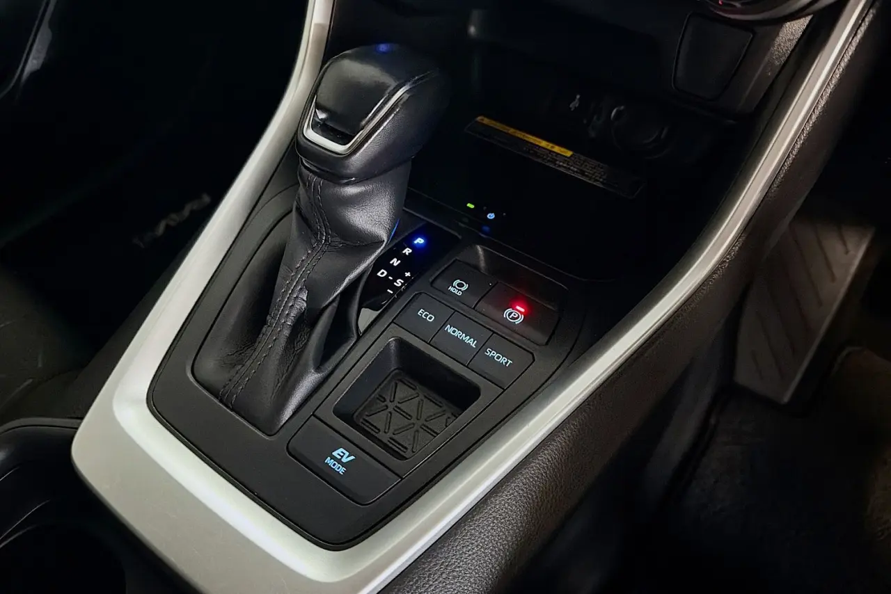 2021 Toyota RAV4 Gallery Image 17