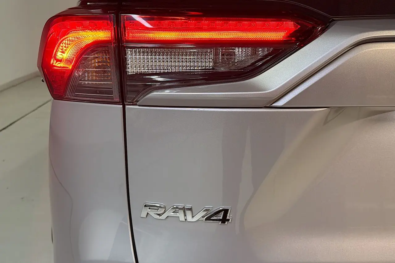 2021 Toyota RAV4 Gallery Image 8