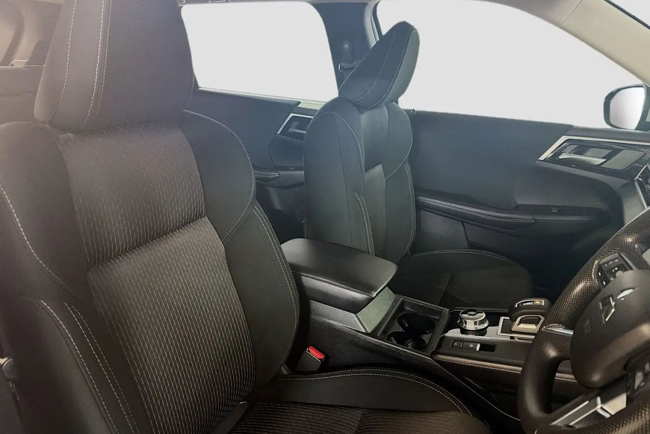 2023 Mitsubishi Outlander Gallery Image 12