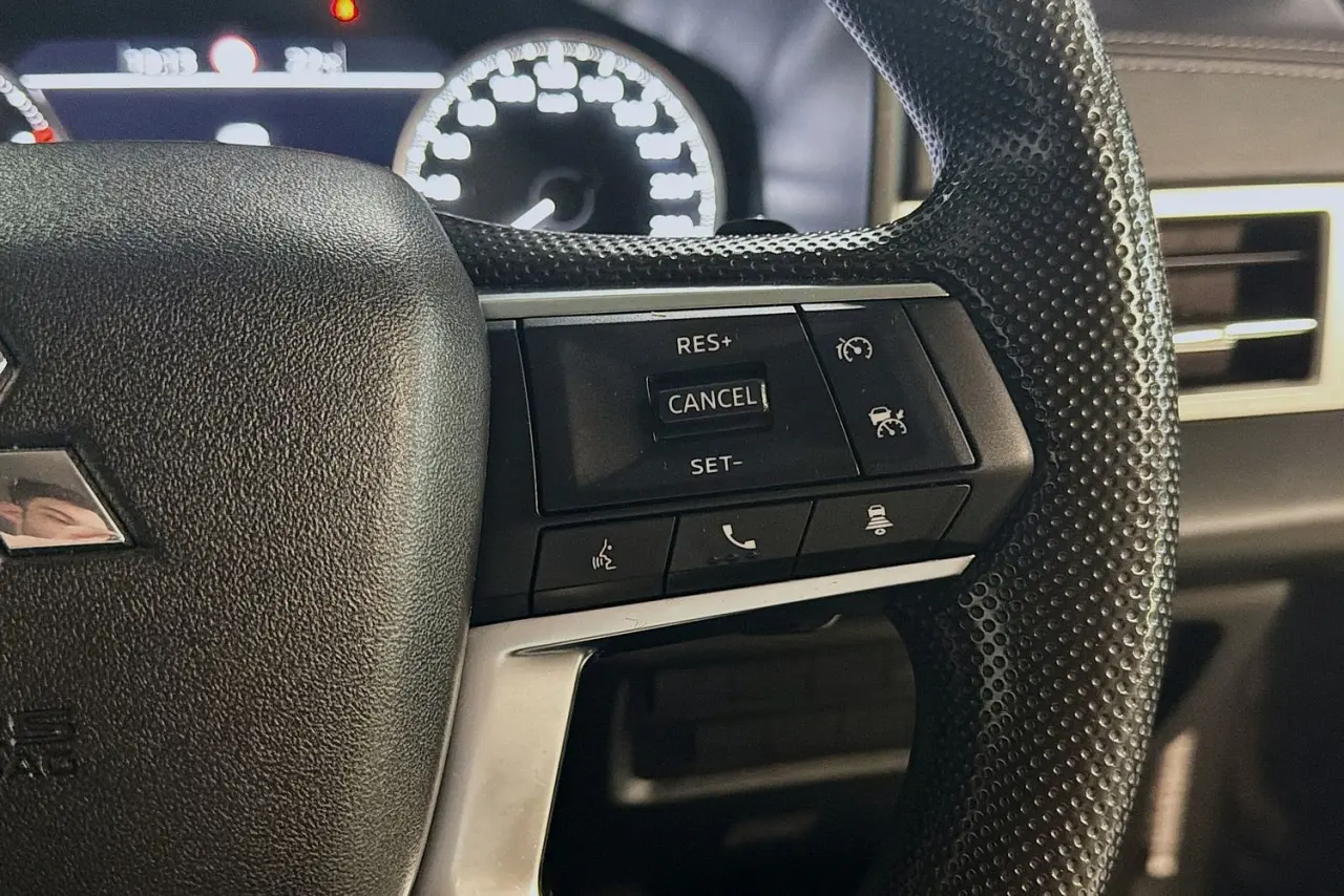 2023 Mitsubishi Outlander Gallery Image 18