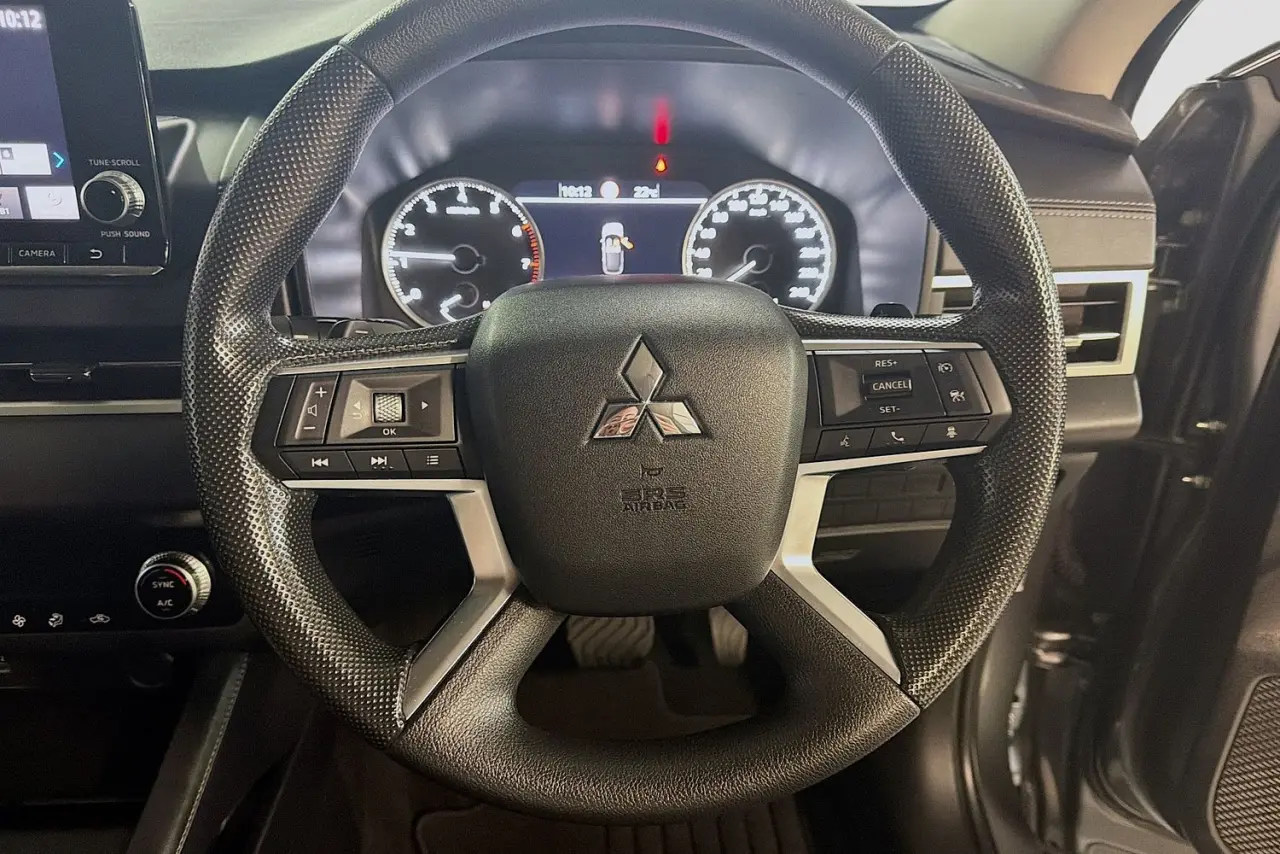 2023 Mitsubishi Outlander Gallery Image 19