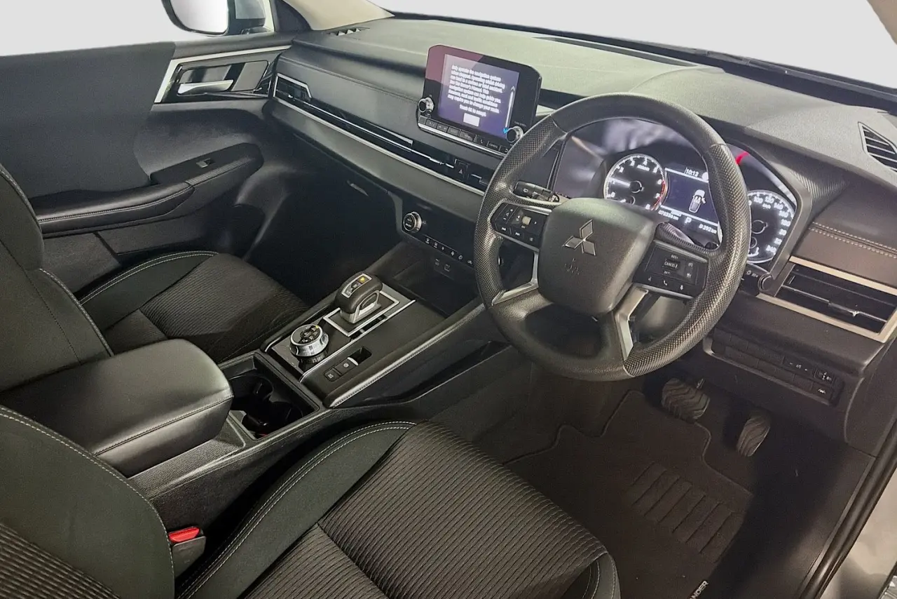 2023 Mitsubishi Outlander Gallery Image 21