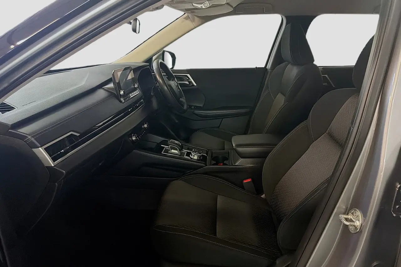 2023 Mitsubishi Outlander Gallery Image 23