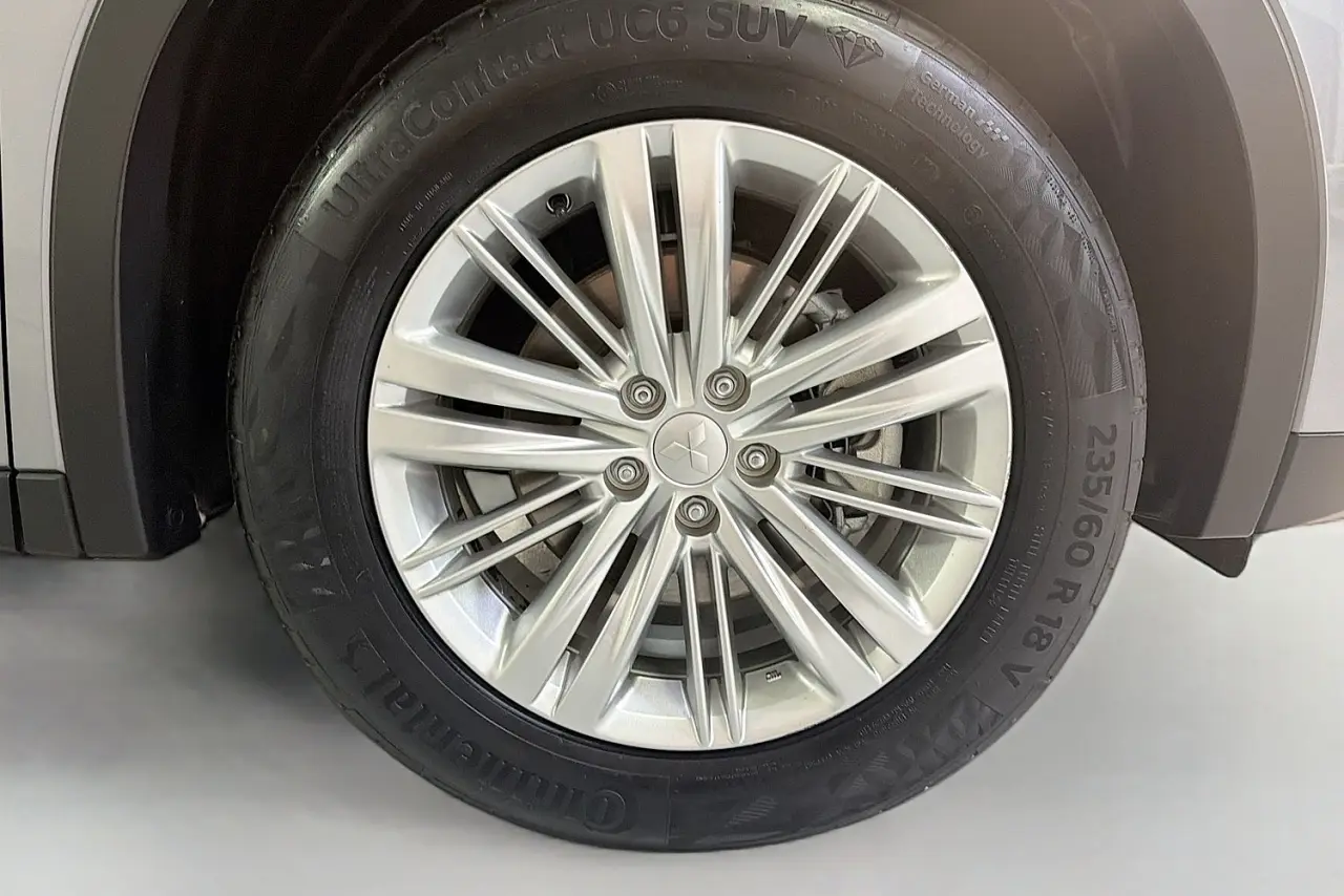 2023 Mitsubishi Outlander Gallery Image 26