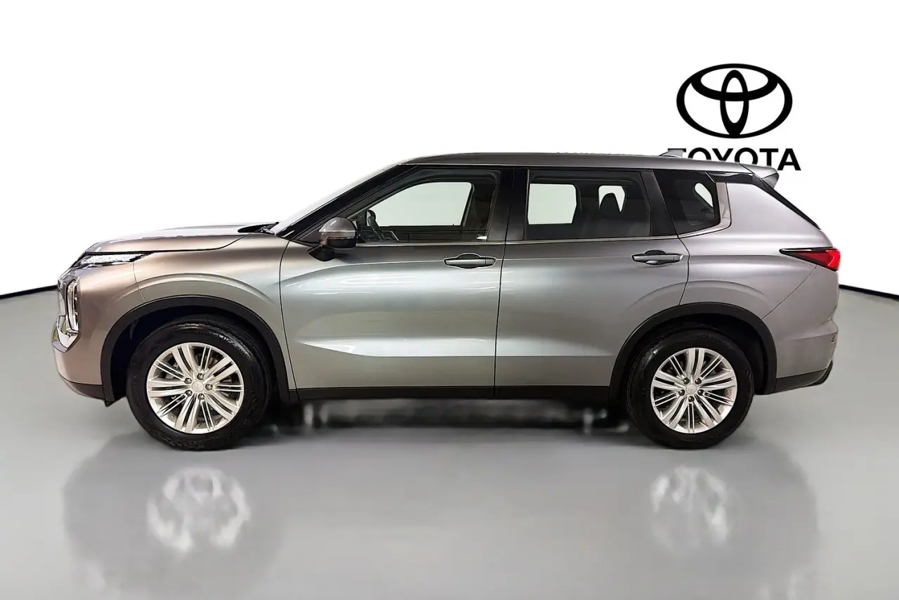 2023 Mitsubishi Outlander Gallery Image 5