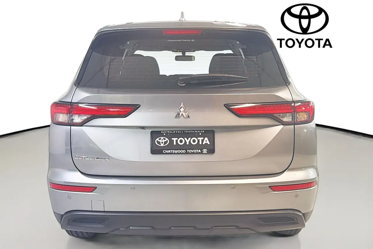 2023 Mitsubishi Outlander Gallery Image 7