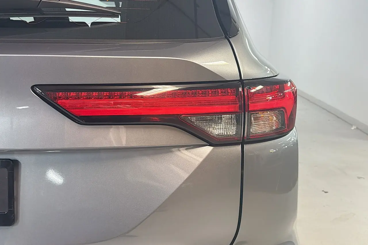 2023 Mitsubishi Outlander Gallery Image 9