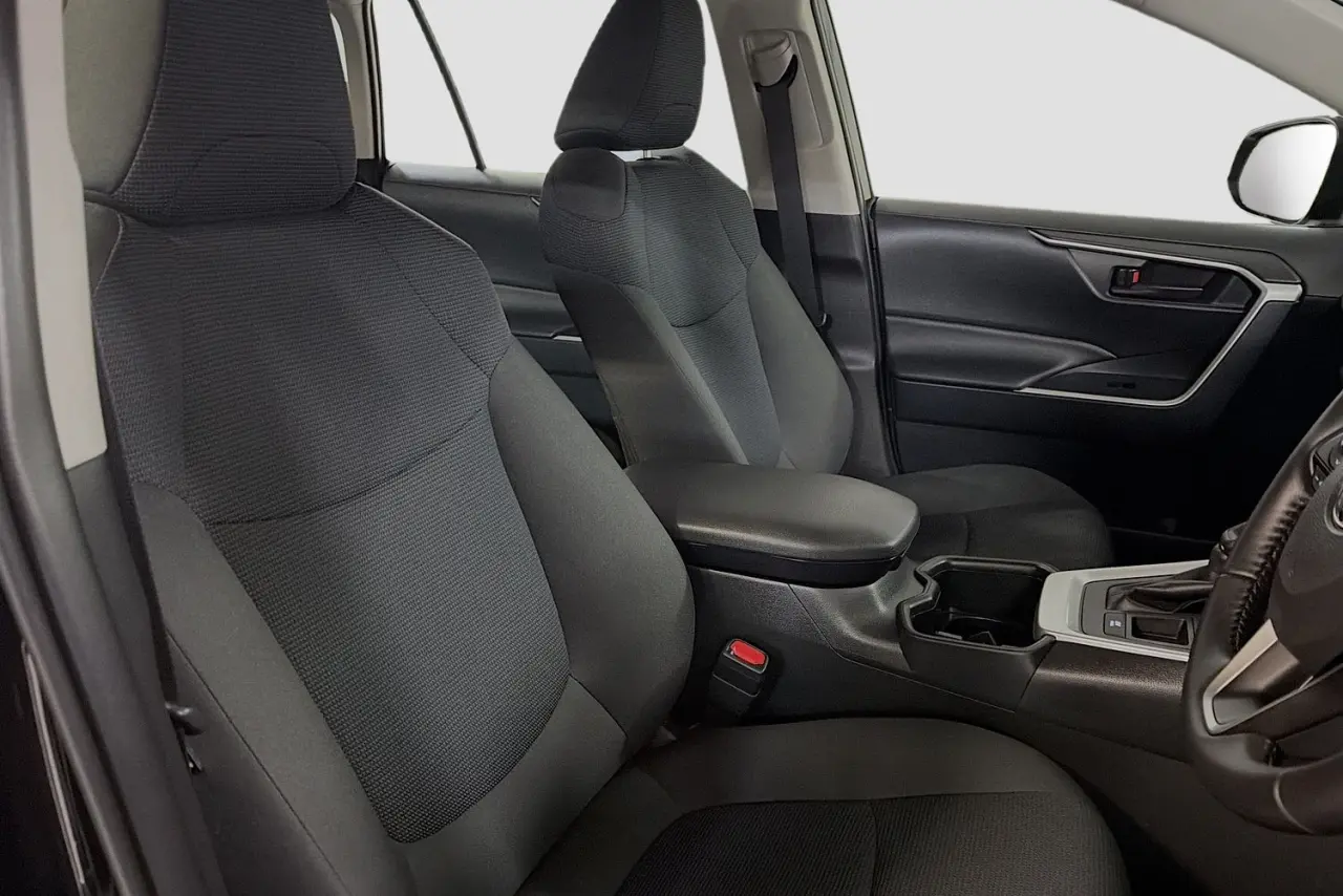 2025 Toyota RAV4 Gallery Image 12