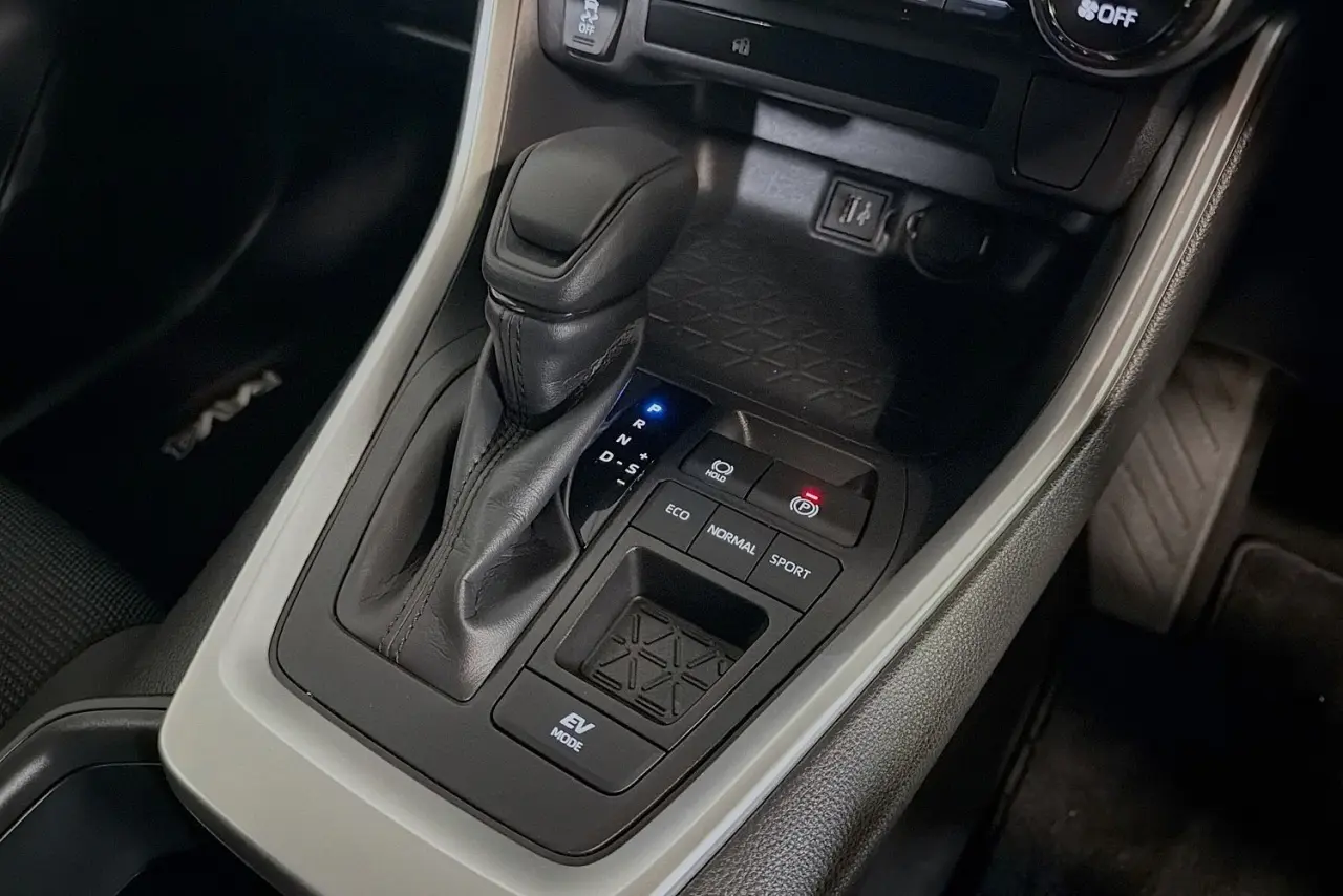 2025 Toyota RAV4 Gallery Image 16