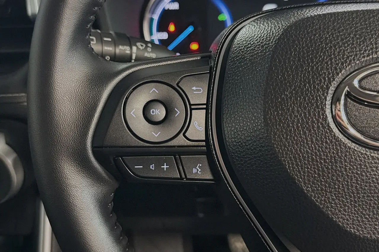 2025 Toyota RAV4 Gallery Image 17