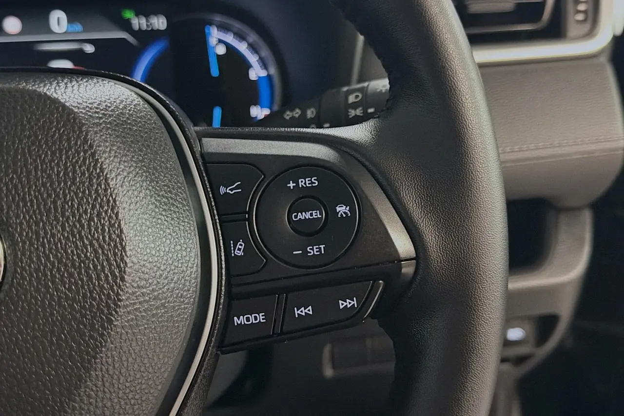 2025 Toyota RAV4 Gallery Image 18