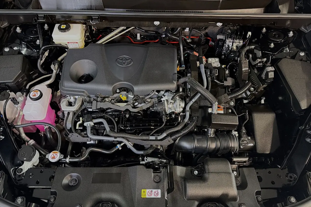 2025 Toyota RAV4 Gallery Image 27