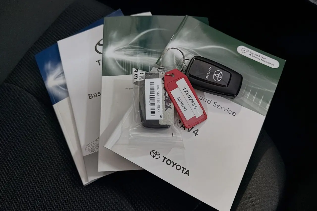 2025 Toyota RAV4 Gallery Image 28