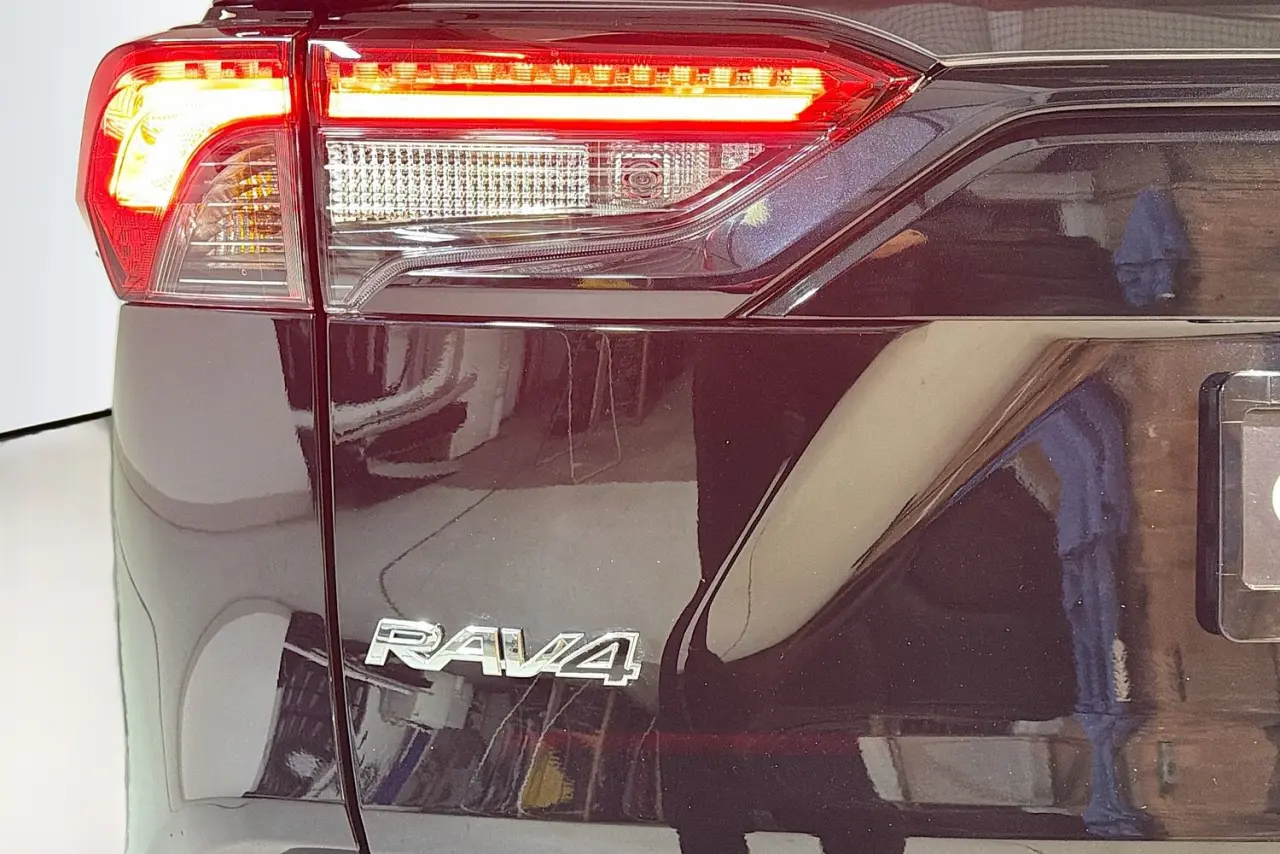 2025 Toyota RAV4 Gallery Image 8
