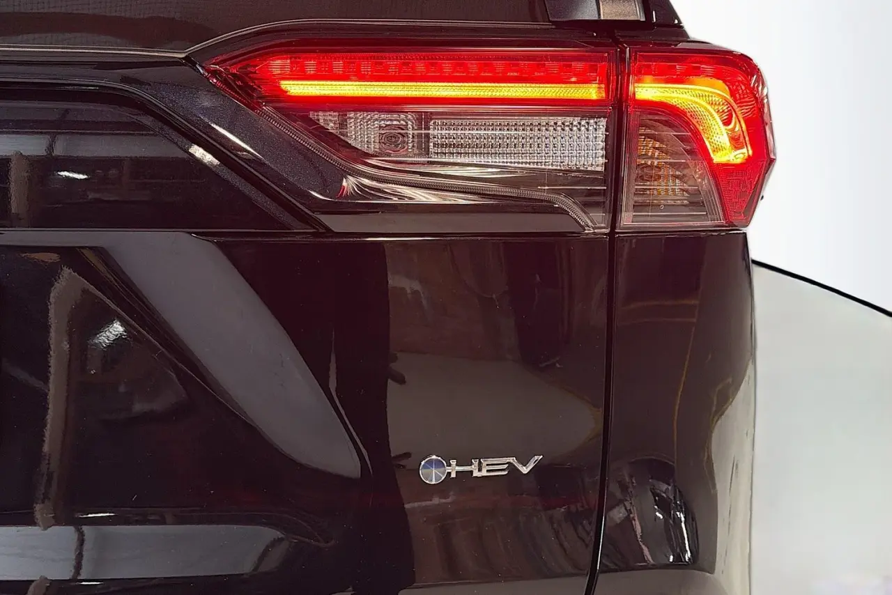 2025 Toyota RAV4 Gallery Image 9