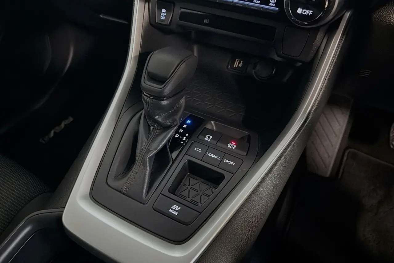 2024 Toyota RAV4 Gallery Image 16