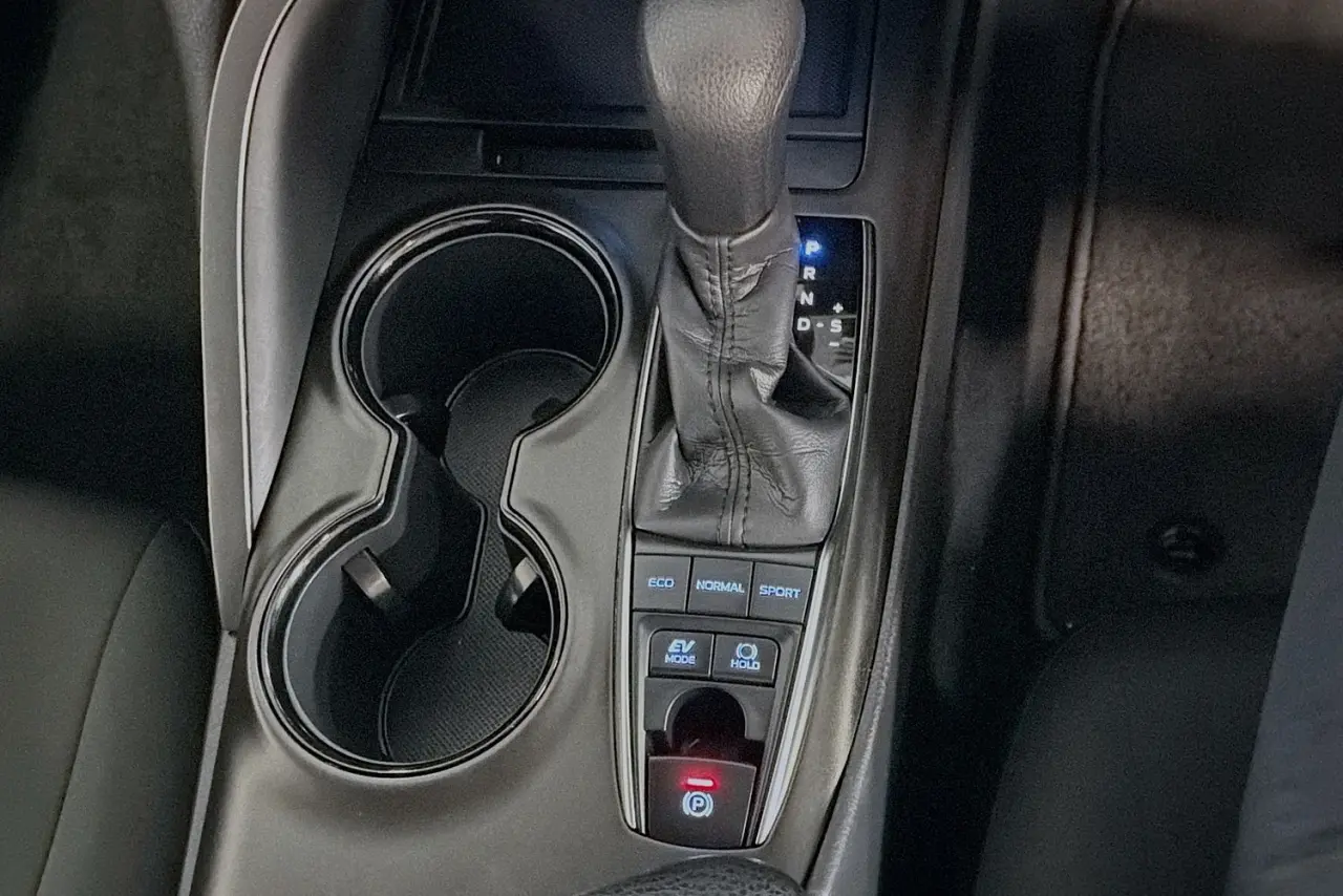 2024 Toyota Camry Gallery Image 18