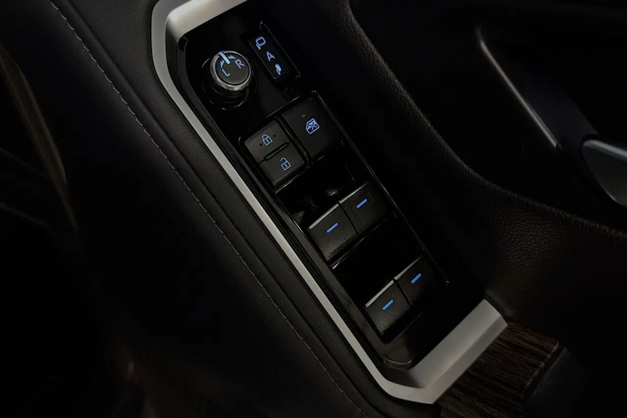 2023 Toyota Landcruiser Gallery Image 24