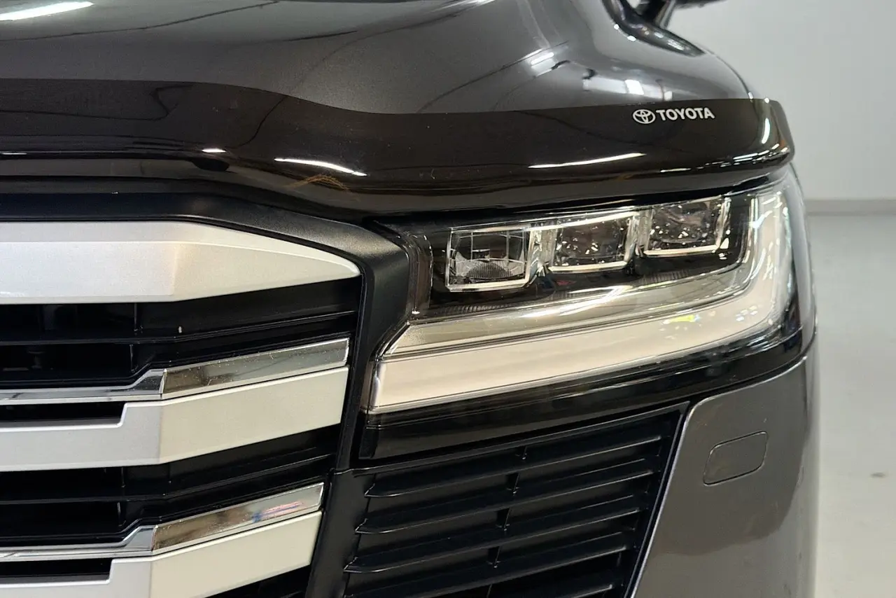 2023 Toyota Landcruiser Gallery Image 3