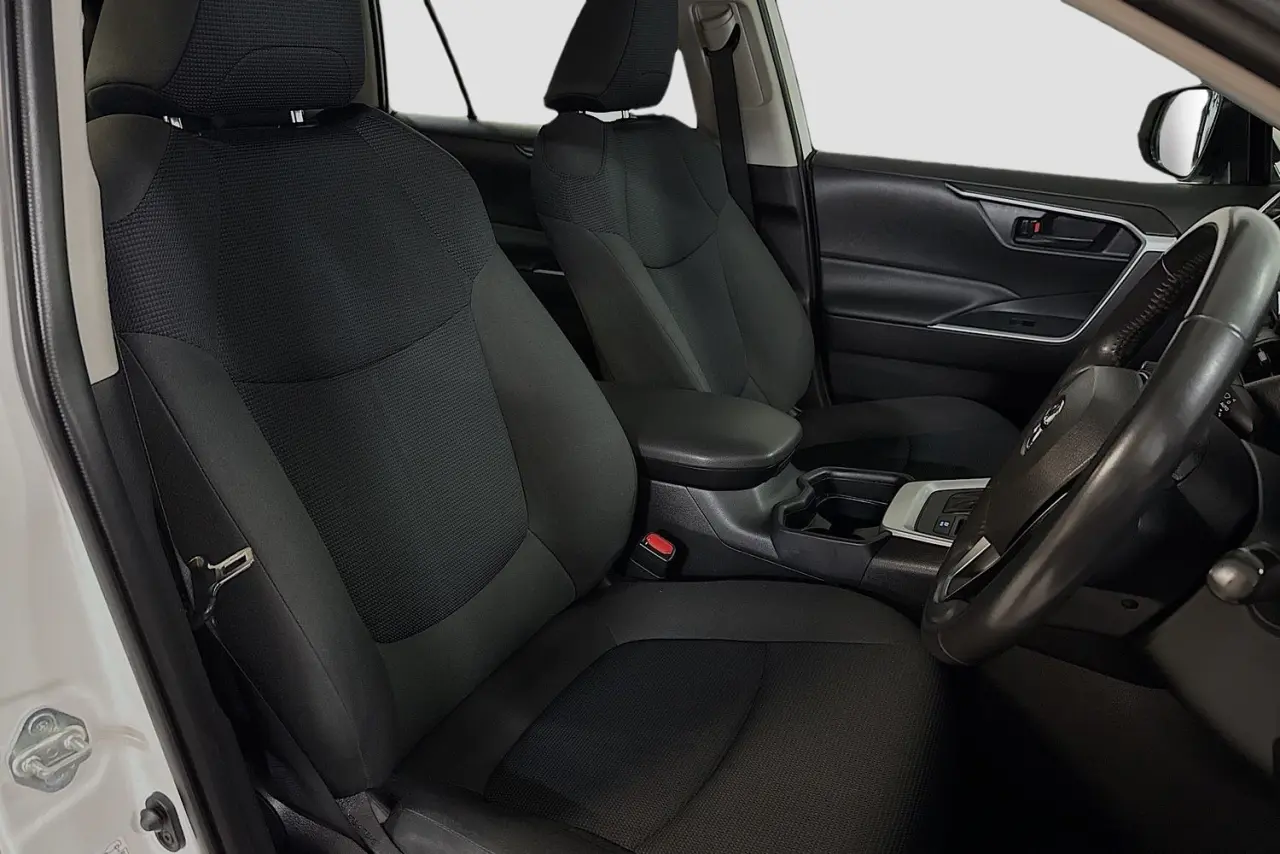2021 Toyota RAV4 Gallery Image 13