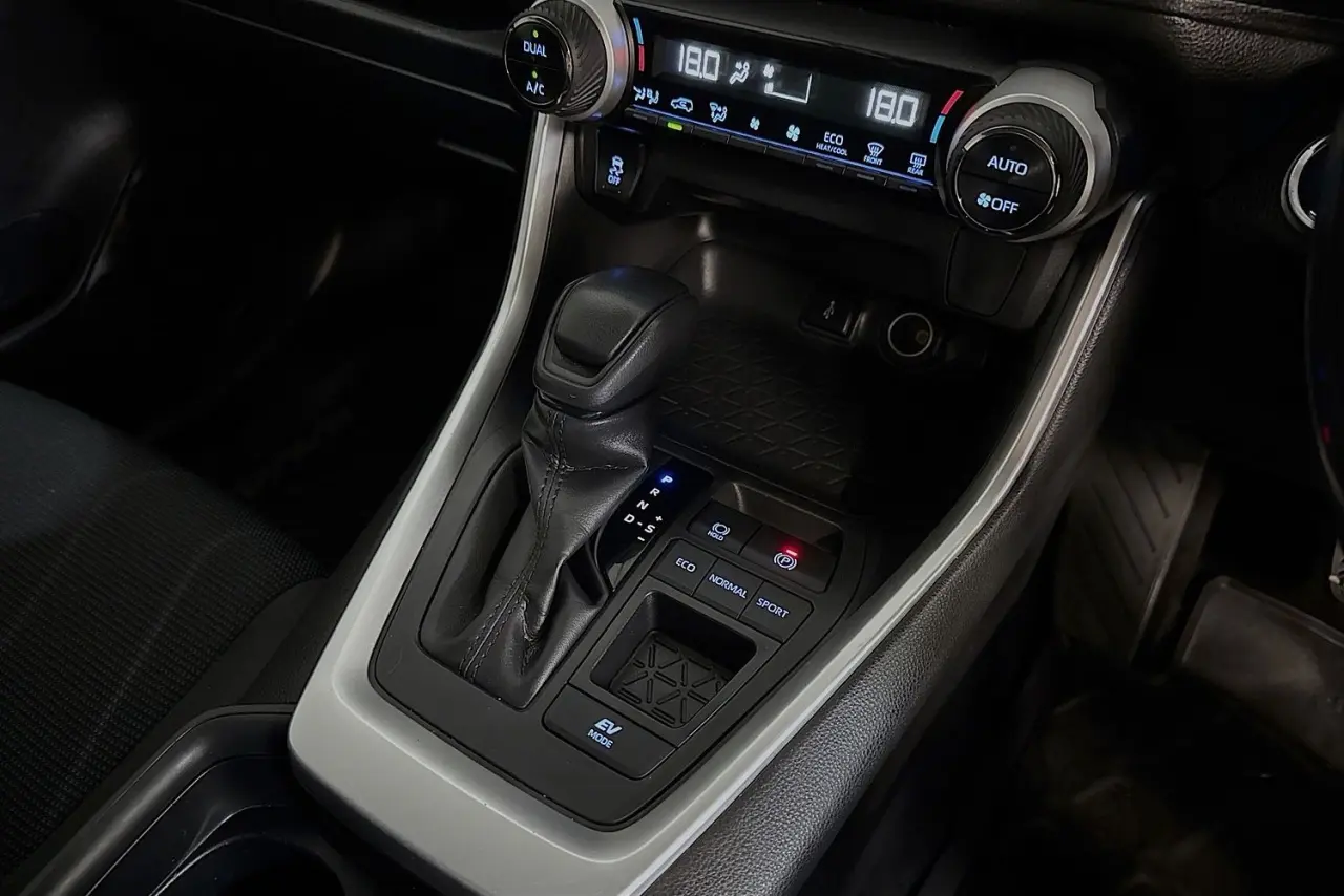 2021 Toyota RAV4 Gallery Image 18