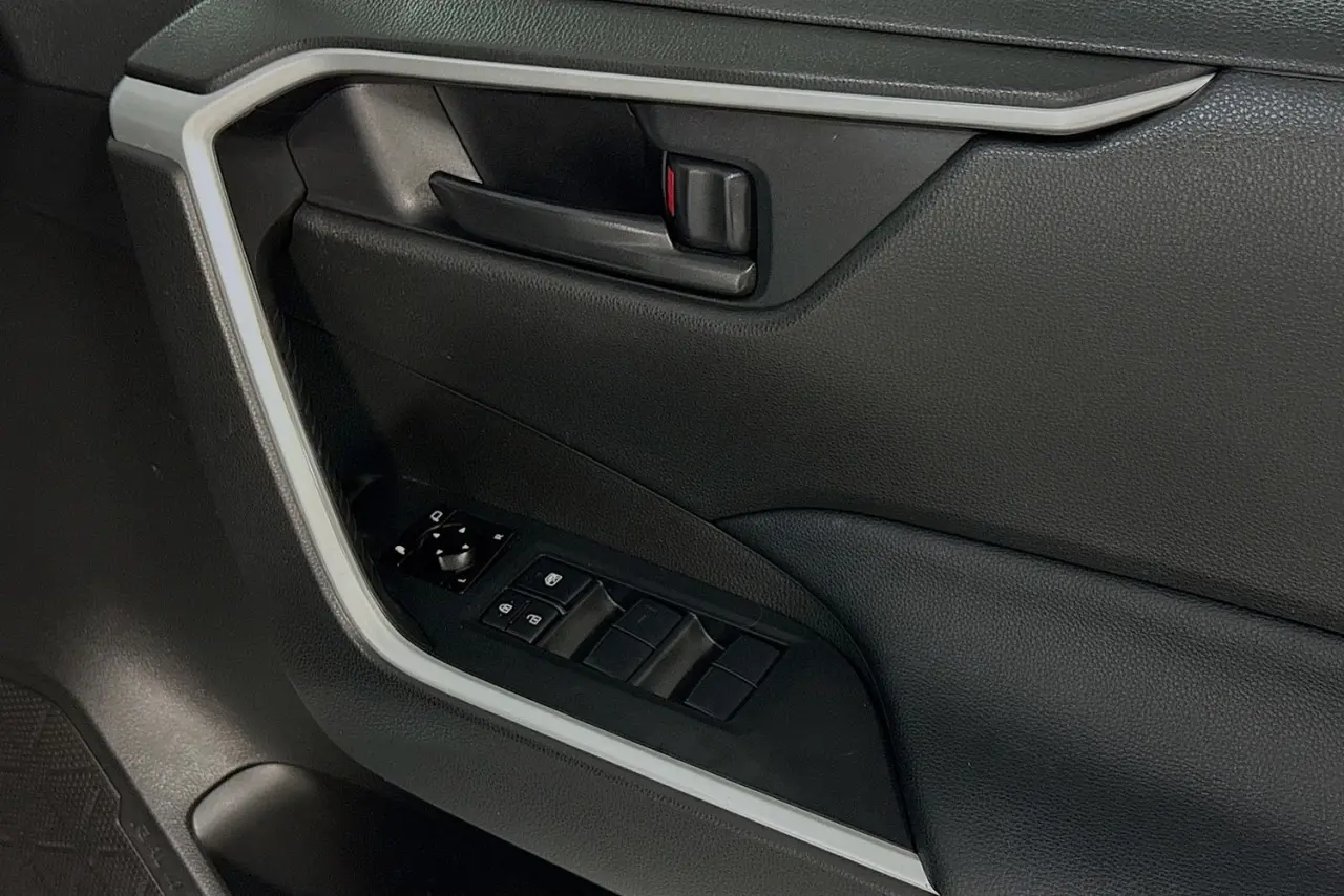 2021 Toyota RAV4 Gallery Image 24