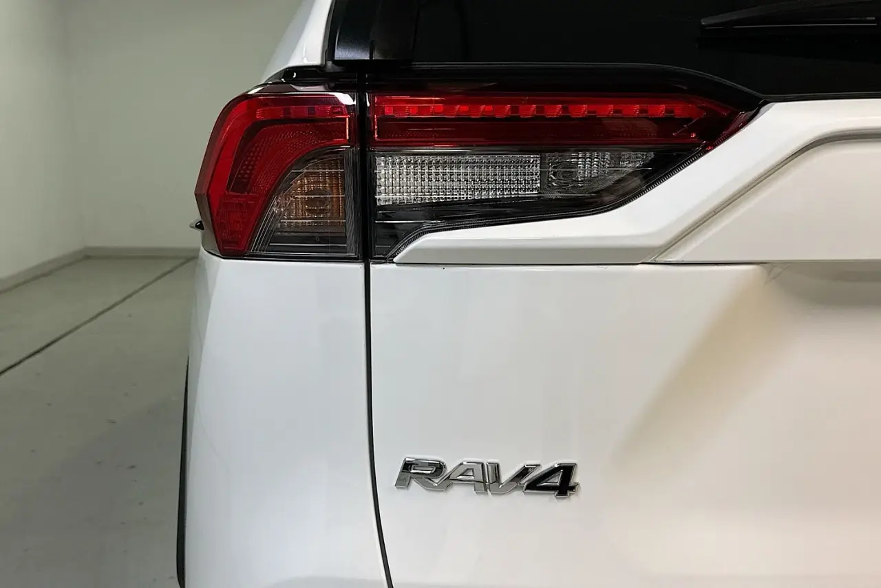 2021 Toyota RAV4 Gallery Image 8
