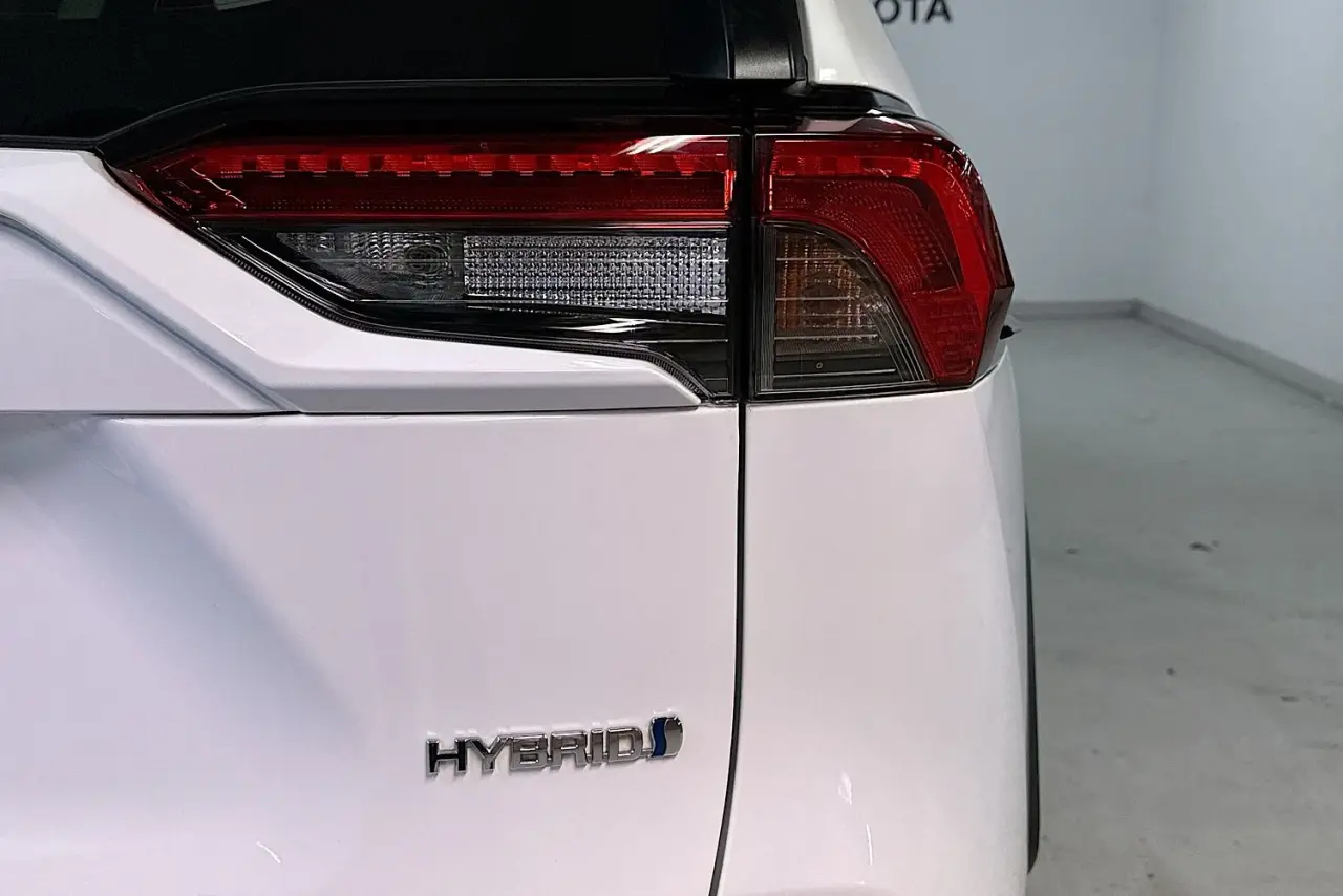 2021 Toyota RAV4 Gallery Image 9