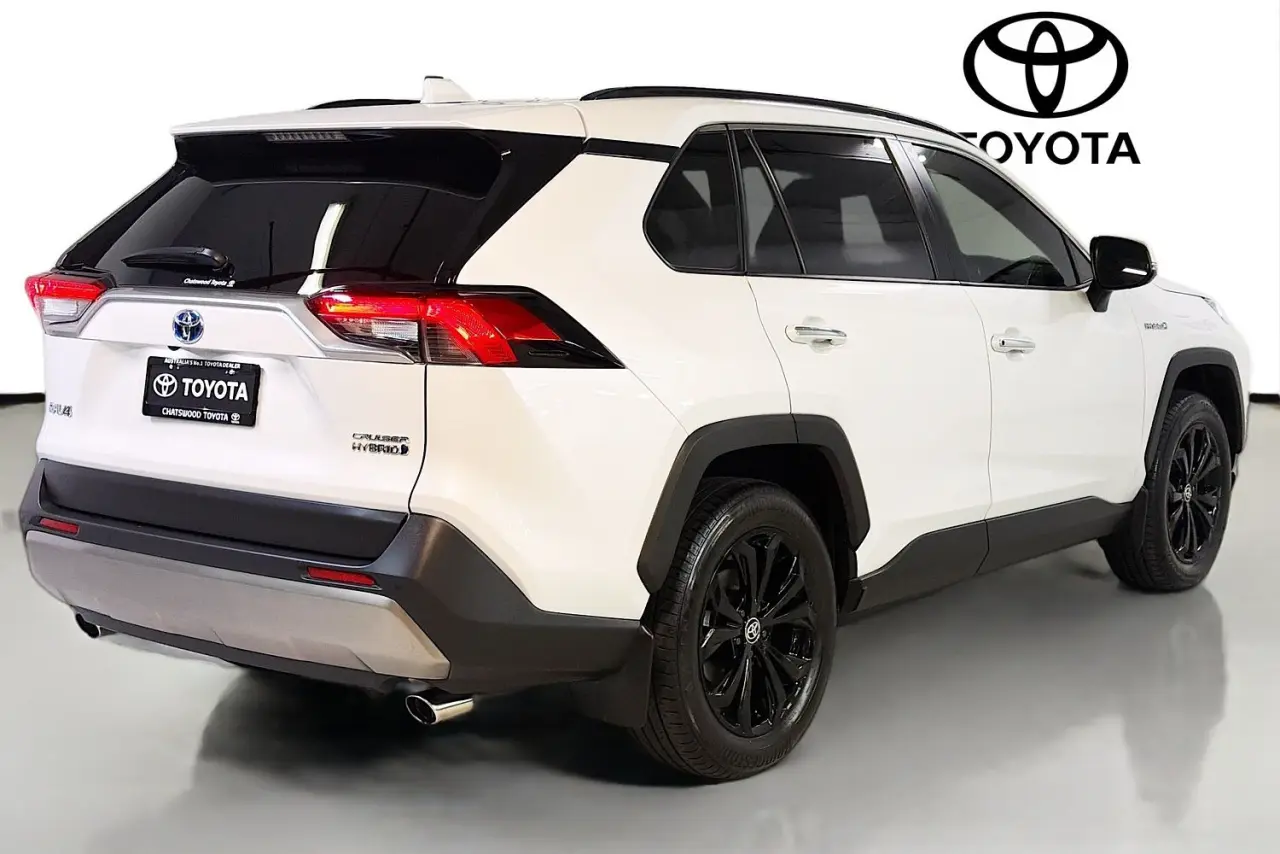 2024 Toyota RAV4 Gallery Image 10