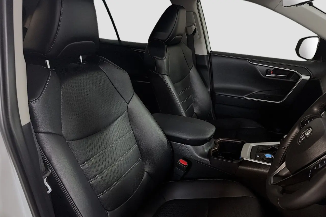 2024 Toyota RAV4 Gallery Image 13