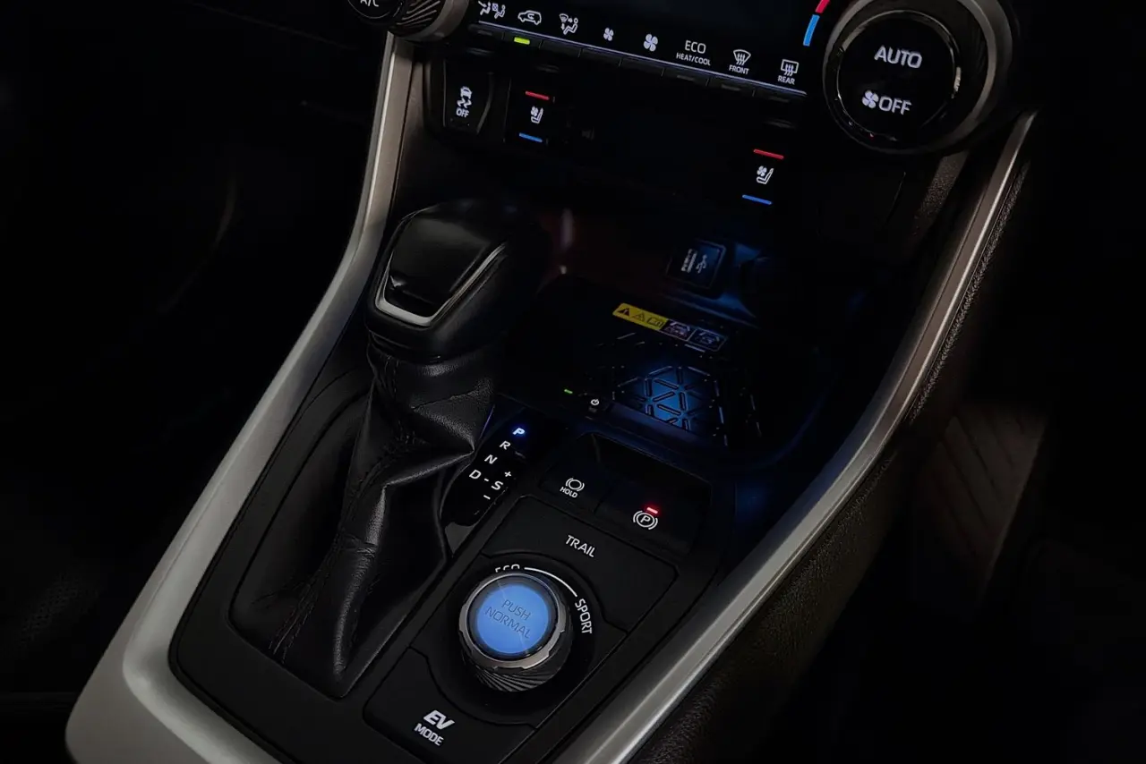 2024 Toyota RAV4 Gallery Image 18