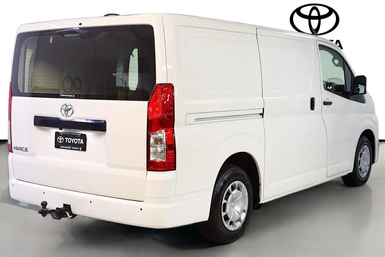 2019 Toyota Hiace Gallery Image 10