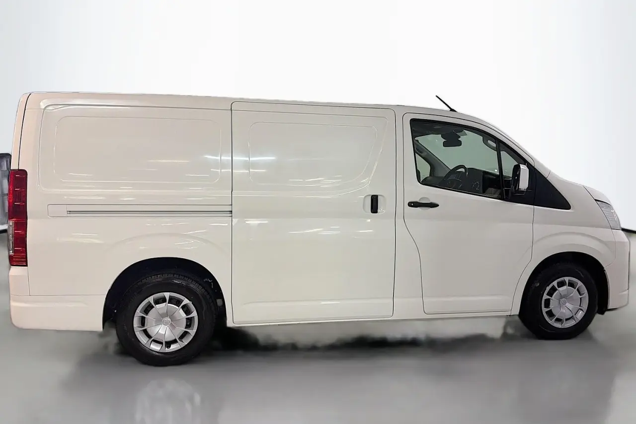 2019 Toyota Hiace Gallery Image 11