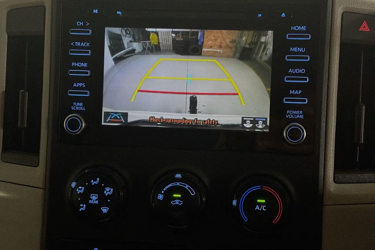 2019 Toyota Hiace Gallery Image 15