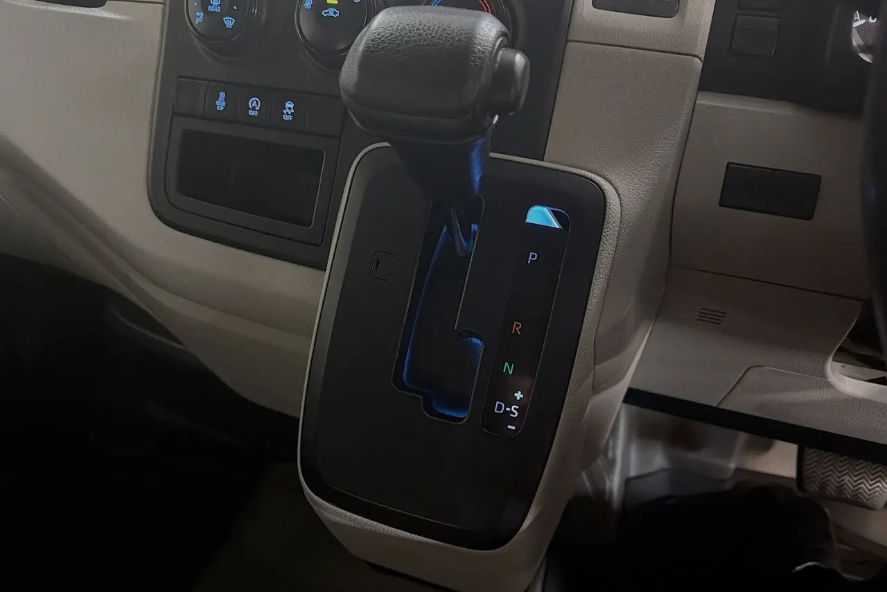 2019 Toyota Hiace Gallery Image 17