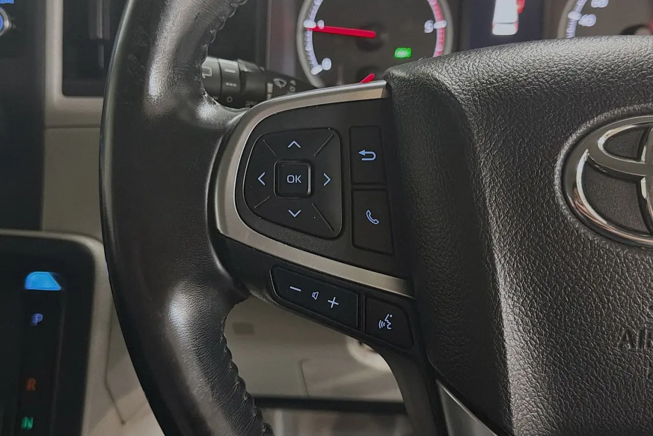 2019 Toyota Hiace Gallery Image 18