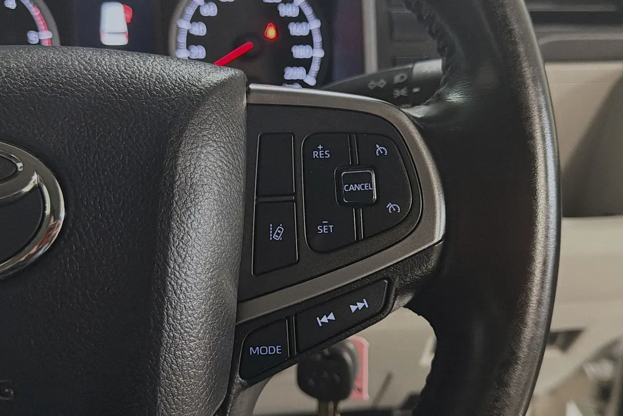 2019 Toyota Hiace Gallery Image 19